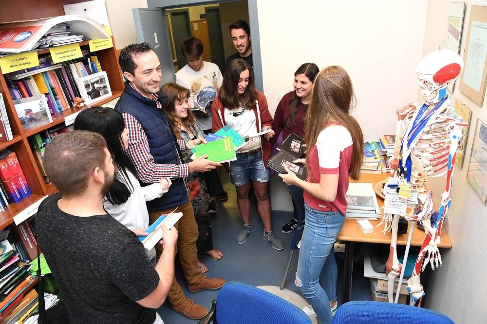 El profesor de A Coruña que regala libros