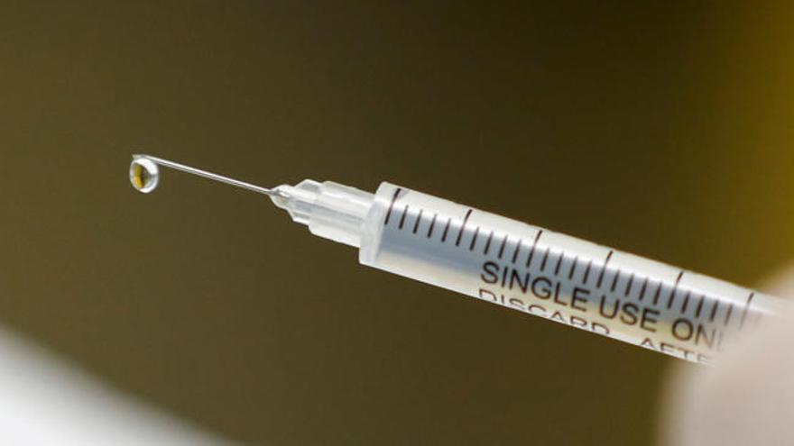 La Universidad de Oxford anuncia que reanuda los ensayos de su vacuna