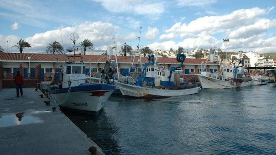 Vista panorámica de las instalaciones del puerto veleño.