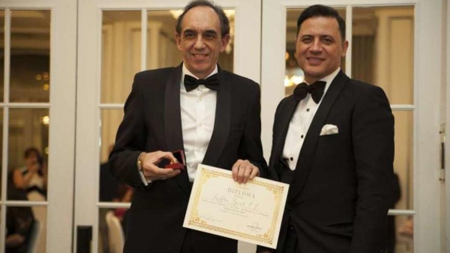 Miguel Ángel Sainero, recibiendo el Dedal de Oro 2015. // Naffta