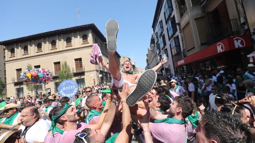 Alegría desbordante en Huesca tras el estallido del chupinazo de San Lorenzo