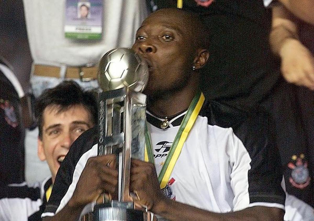 Mor l’exjugador de futbol Freddy Rincón després de patir un accident de trànsit Mor l’exjugador de futbol Freddy Rincón després de patir un accident de trànsit
