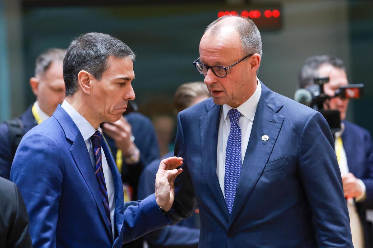 Die Amtskollegen („los homólogos“) Pedro Sánchez und Friedrich Merz.