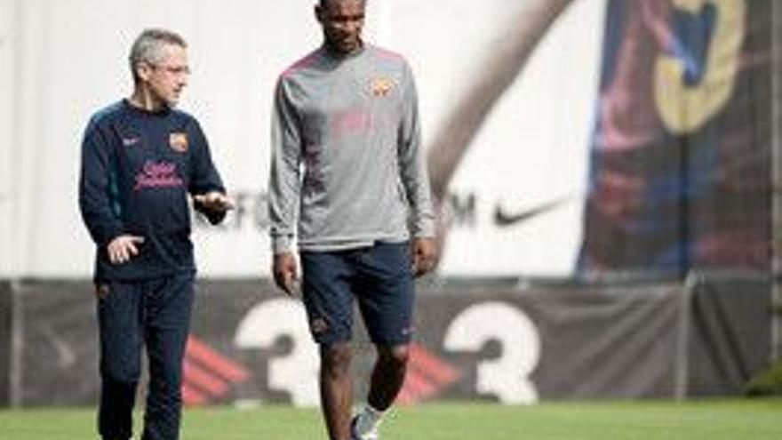 Abidal se viste de corto por primera vez tras la operación