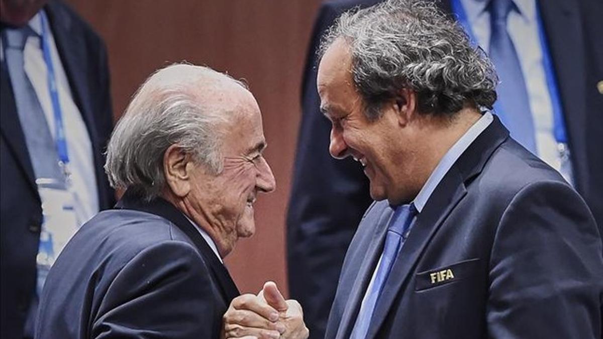 Blatter y Platini están en el punto de mira