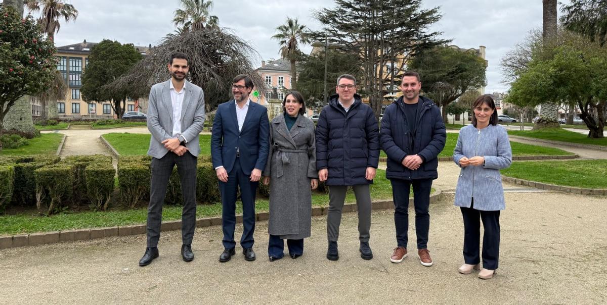 Emilio Bruquetas se reunió con los alcaldes de Ribadeo, Daniel Vega; de Trabada, Rubén García; y de Barreiros, Ana Belén Ermida, en un encuentro al que también asistió María Jesús Lorenzana.