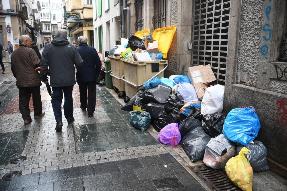 A Coruña: Basura sin recoger por tercer día