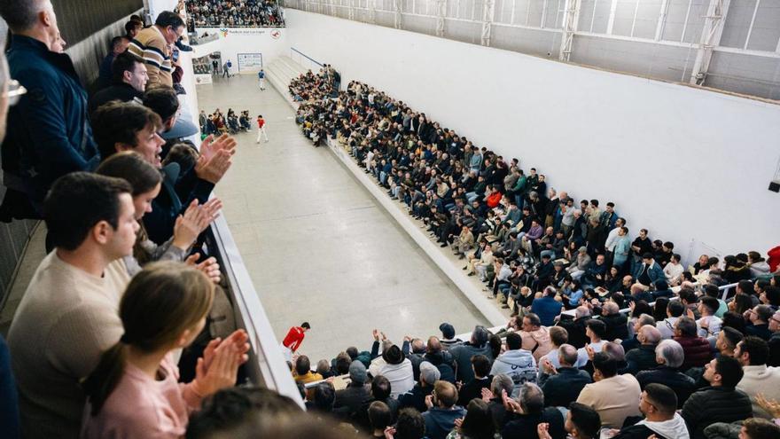 Imagen del trinquet de Pelayo, ayer por la tarde, durante el Desafío.  | FEDPIVAL