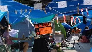 La acampada por la vivienda de València denuncia amenazas, acoso y persecución: "Seguimos aquí"