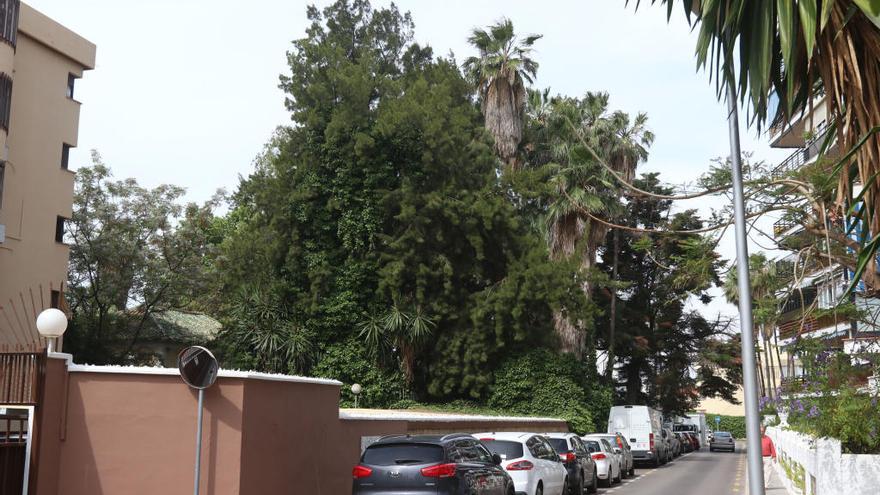 Los jardines de La Brise, desde la calle Eugenio Sellés.