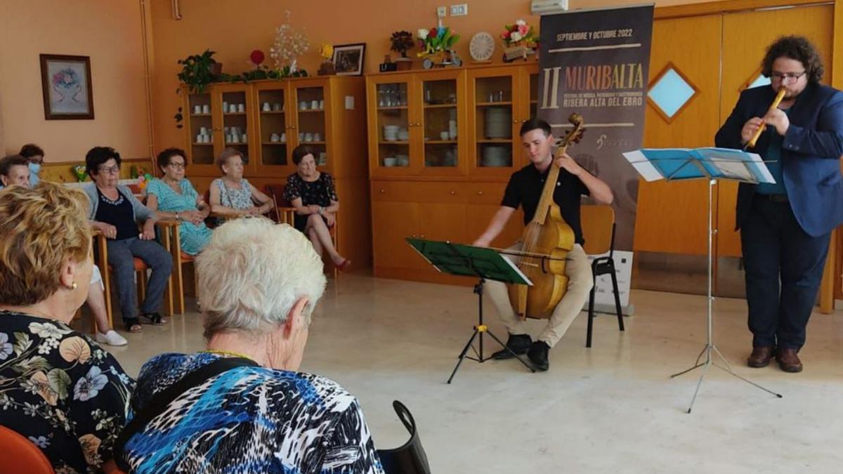 El centro de día de Torres de Berrellén acogió otro de los conciertos. | SERVICIO ESPECIAL