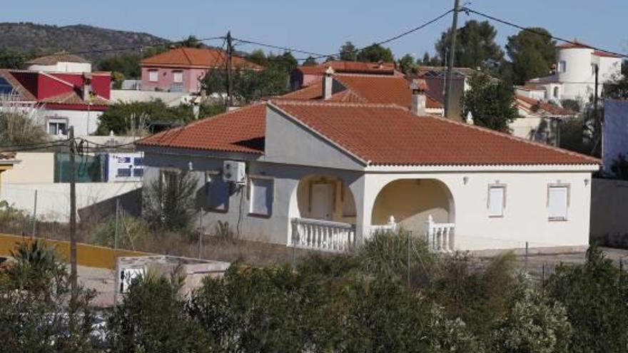 Grupo de chalés de la urbanización afectada.