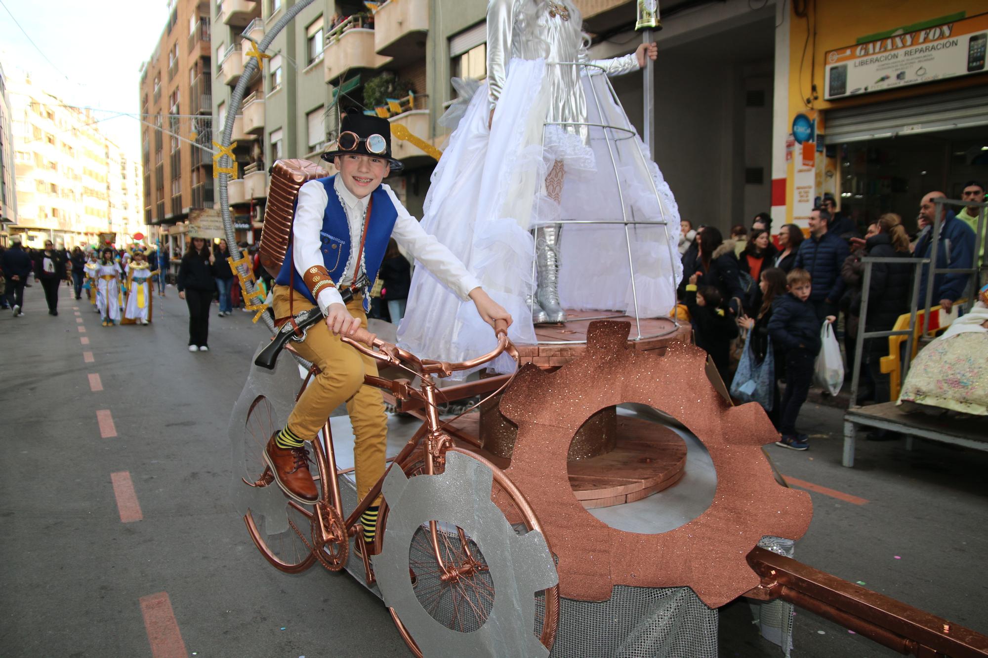 Búscate en las fotos del premio al Barri València en la cabalgata del Ninot infantil de Burriana