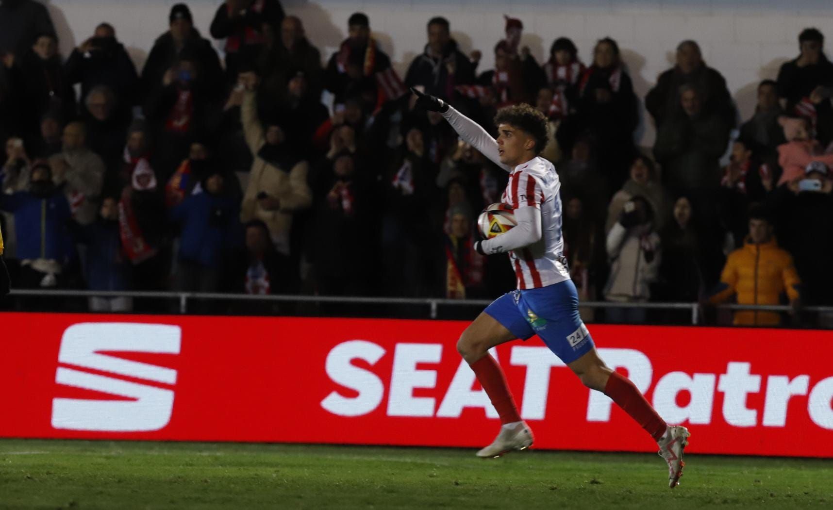 En imágenes | La UD Barbastro roza la épica y cae derrotado contra el FC Barcelona (2-3)