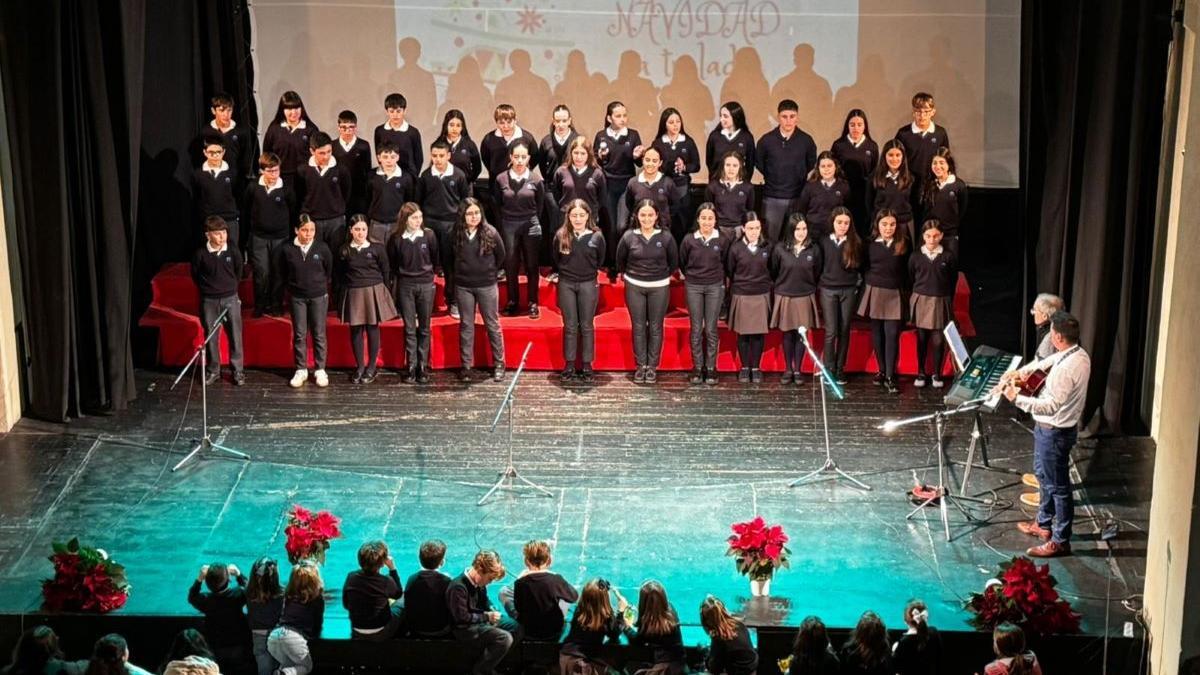 Alumnos del Colegio Sagrado Corazón en el Festival de Villancicos.