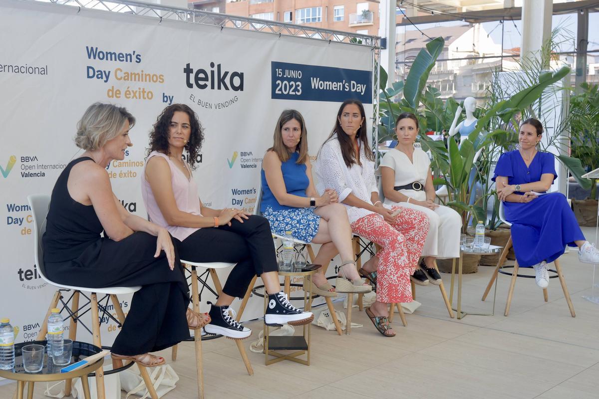 Las participantes en la mesa redonda 'Women's Day: Caminos de éxito' de Teika y el BBVA Open Internacional de Valencia