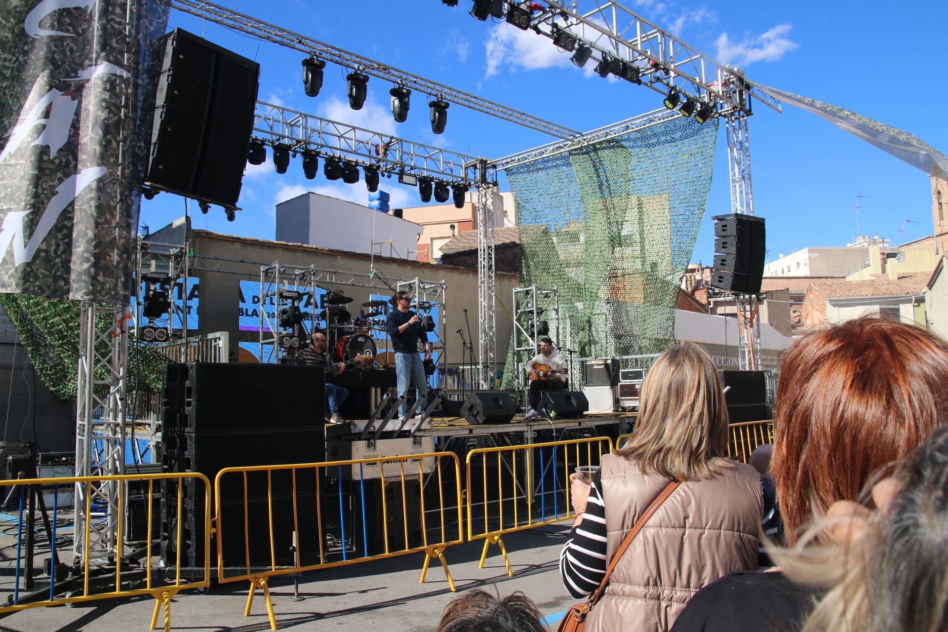 Búscate en la galería de la fiesta de las paellas de Burriana por Sant Blai