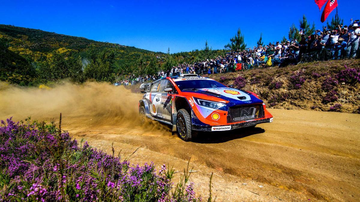 El estonio Tänak lidera en Portugal