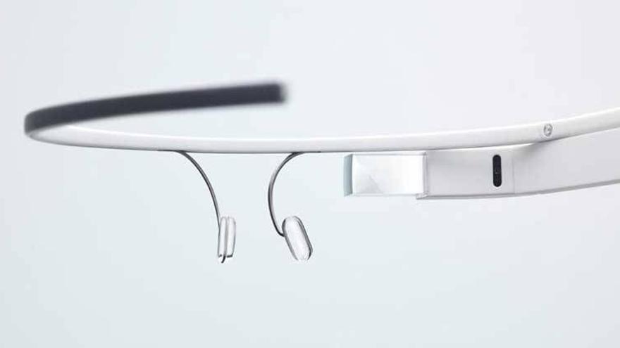 Una pareja extremeña inventa el primer mando a distancia para Google Glass