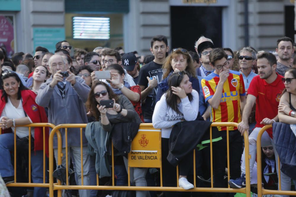 Búscate en el público de la mascletà del 1 de marzo