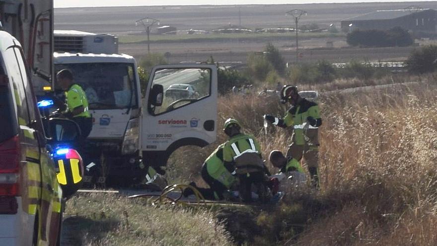 Dos heridos por un accidente entre una furgoneta y un tractor en Salamanca