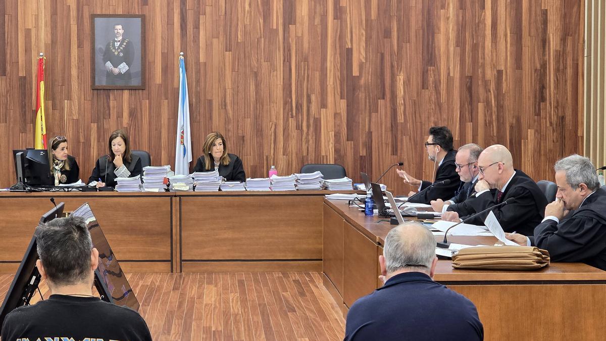 Una de las sesiones del juicio que se sigue en la Sección Quinta de la Audiencia Provincial de Pontevedra, con sede en Vigo.