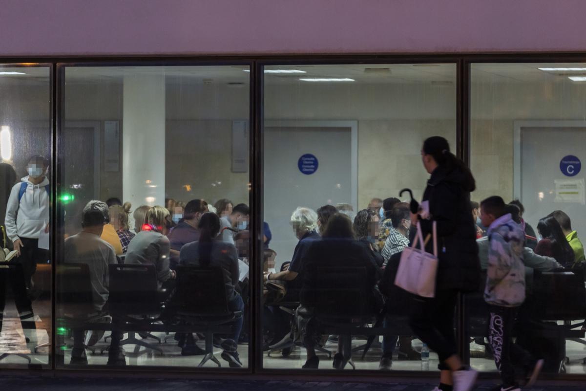 Sala de espera de Urgencias de La Fe llena, en una imagen de hace unos días.