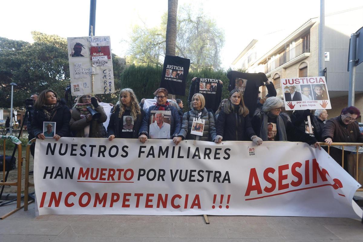 Salomé Pradas llega a los juzgados de Catarroja para el careo entre Jose Manuel Cuenca