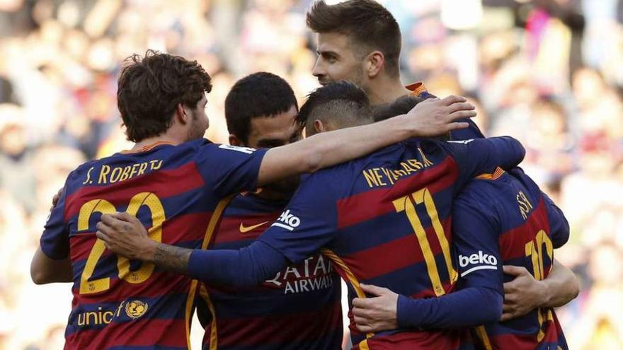 Los jugadores azulgranas celebran uno de sus goles de ayer ante el Getafe.