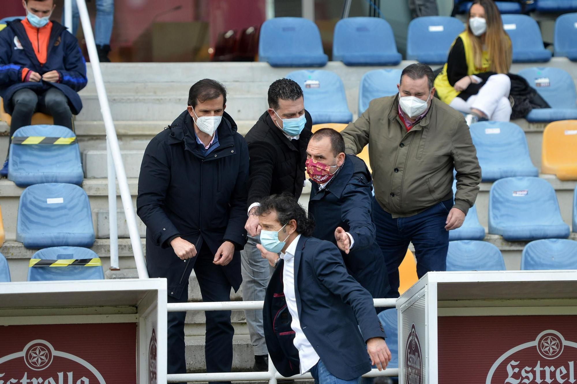 Luisito se desvive en su vuelta al banquillo del Pontevedra CF