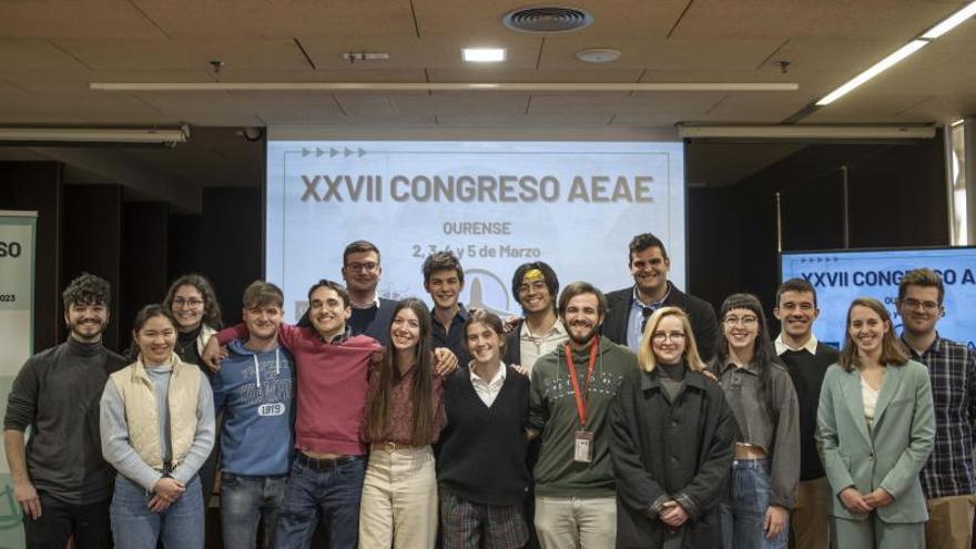 Participantes en el congreso, ayer en el campus de Ourense. |  FERNANDO CASANOVA