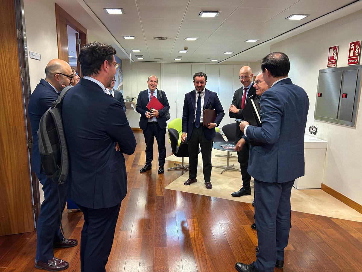 Un momento distendido de la reunión