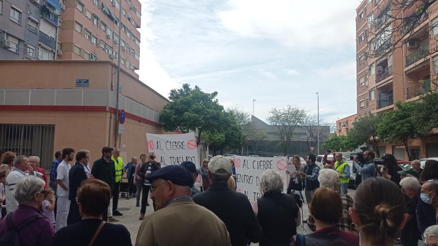 La Fuensanta protesta contra el cierre de su centro de salud: “Están desmantelando el barrio”