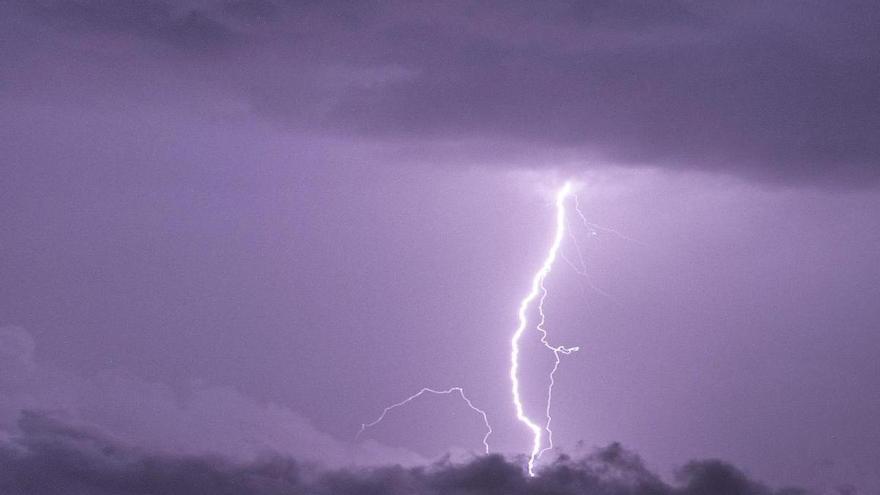 Aemet avisa: lo más adverso del episodio de lluvias torrenciales persistirá aún hasta la tarde