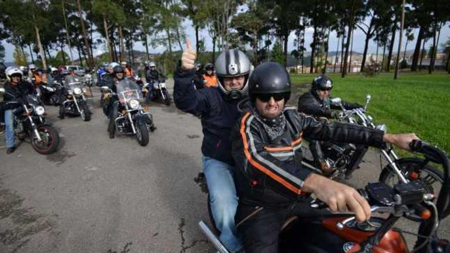 Las personas con discapacidad disfrutaron de la moto como pasajeros.  // Gustavo Santos