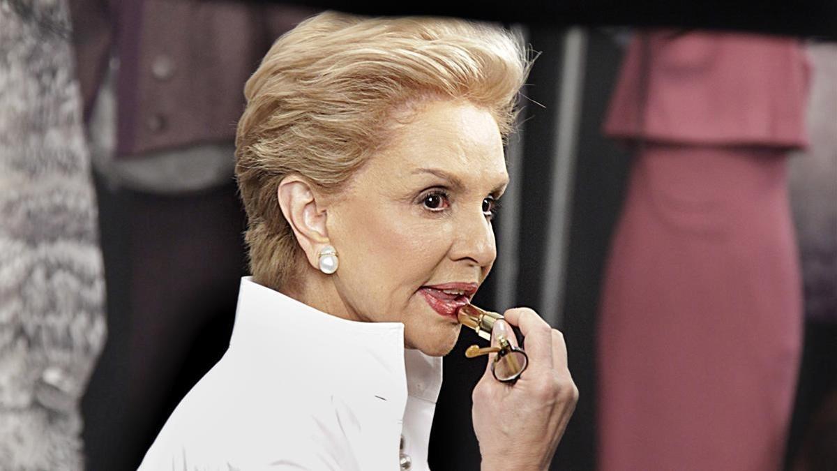 lmmarco18312867 fashion designer carolina herrera adds lipstick backstage as170830165200