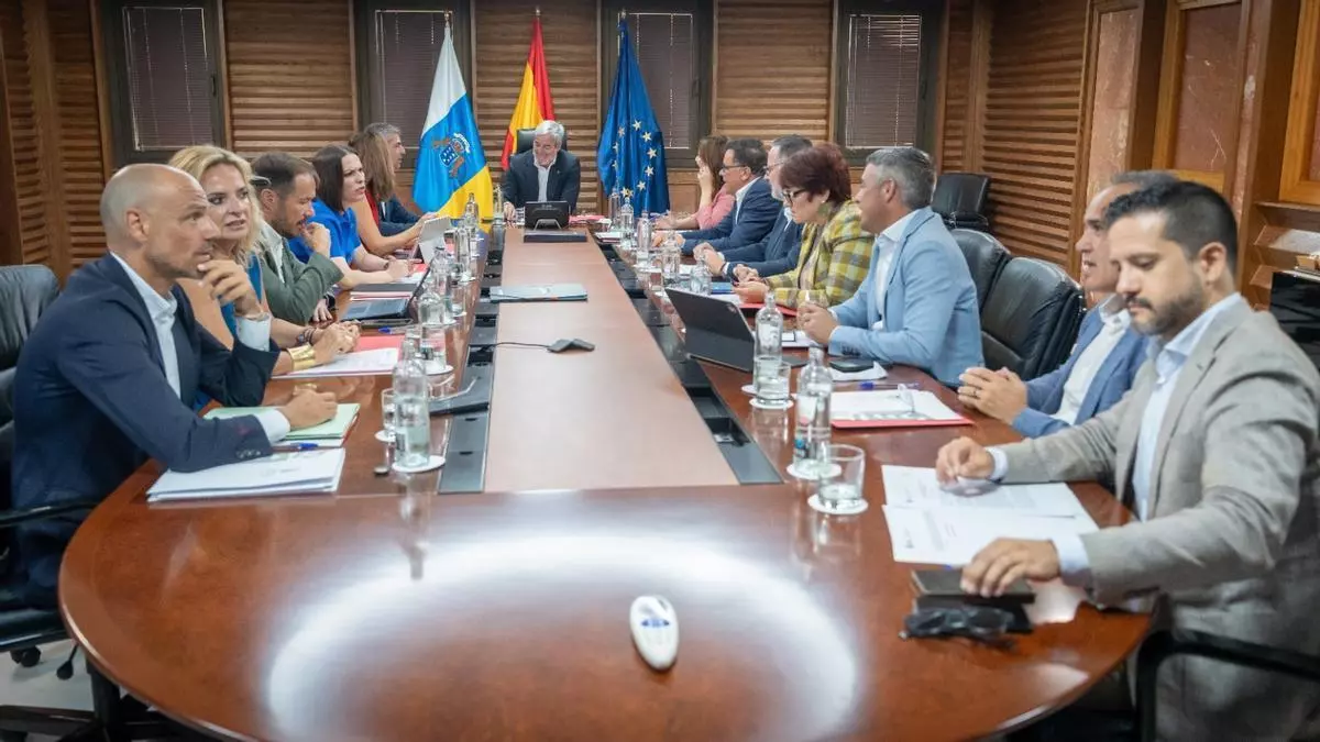 Ayudas al combustible de 3,6 millones para compensar a unas 750 industrias canarias por Oriente Medio