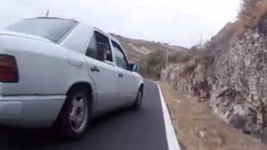 Estuvo cerca de atropellar a dos ciclistas en Canarias
