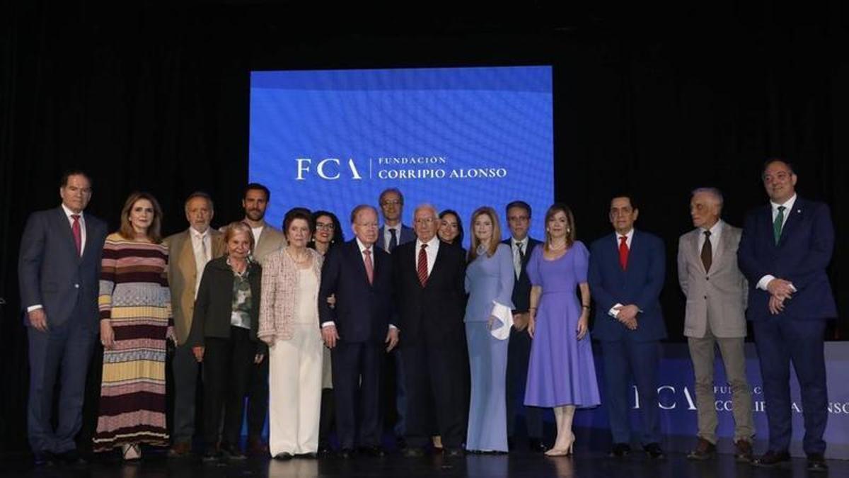 Foto de familia de los ponentes en la presentación oficial en Villaviciosa de la Fundación Corripio Alonso el año pasado.