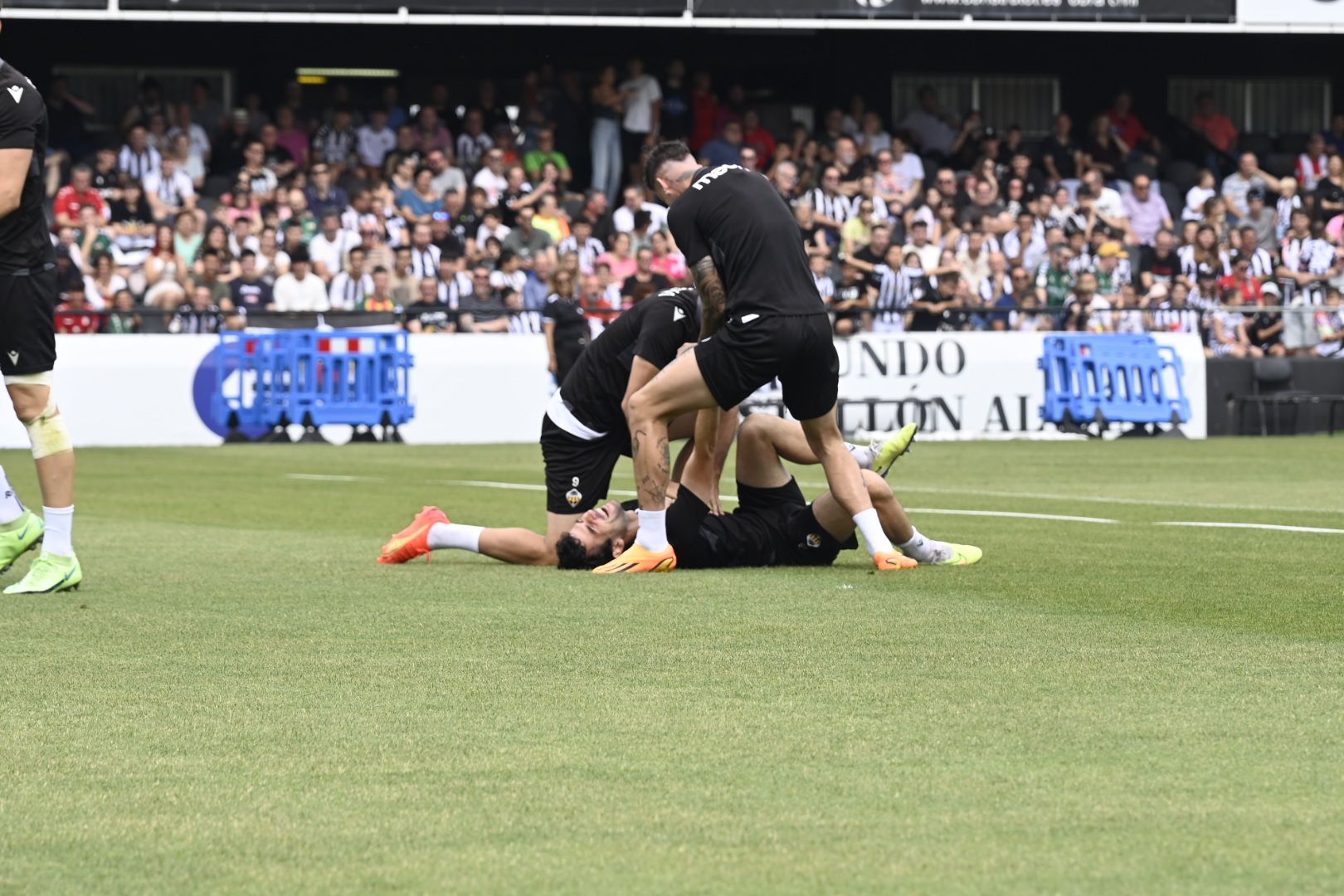 Galería de fotos: La afición lleva en volandas al CD Castellón