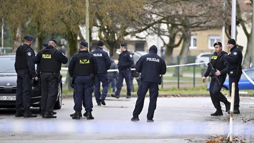 Un joven mata a un niño y hiere a otras siete personas en un colegio de Zagreb