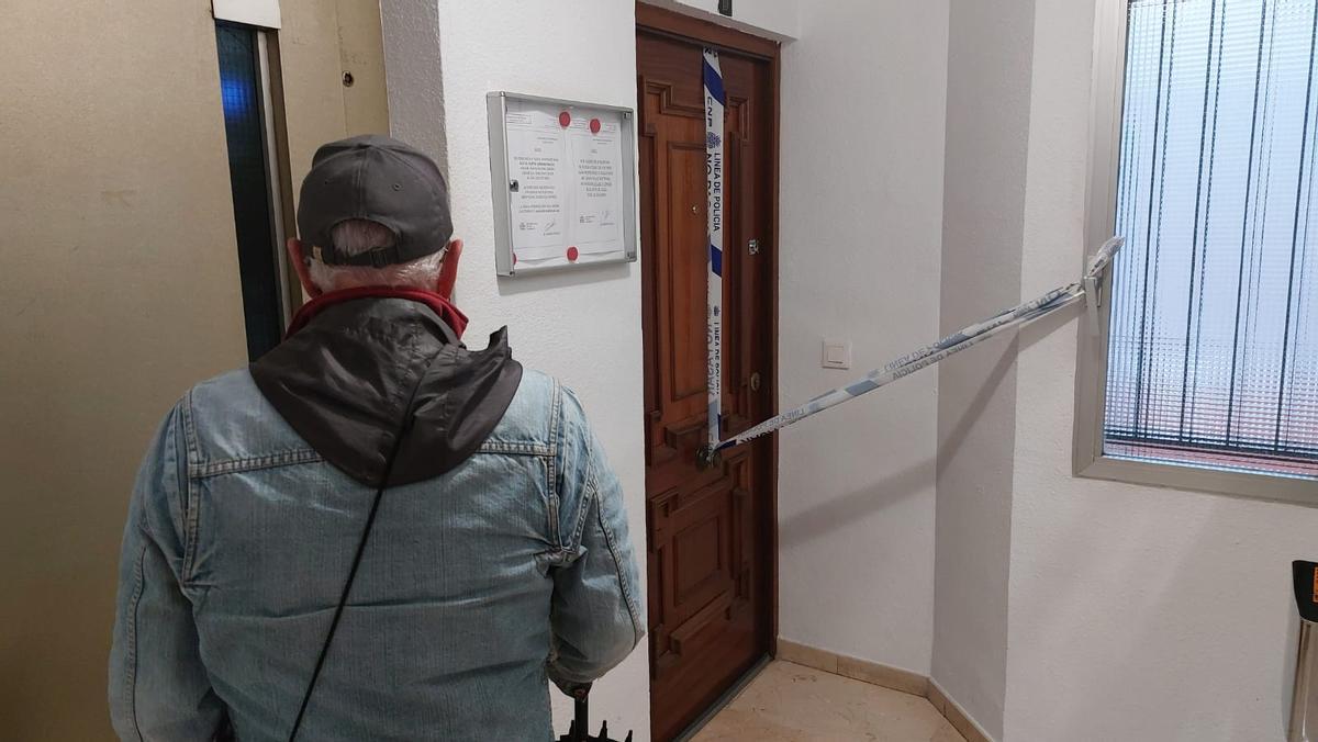 Vivienda precintada en Ciudad Jardín tras el presunto asesinato.