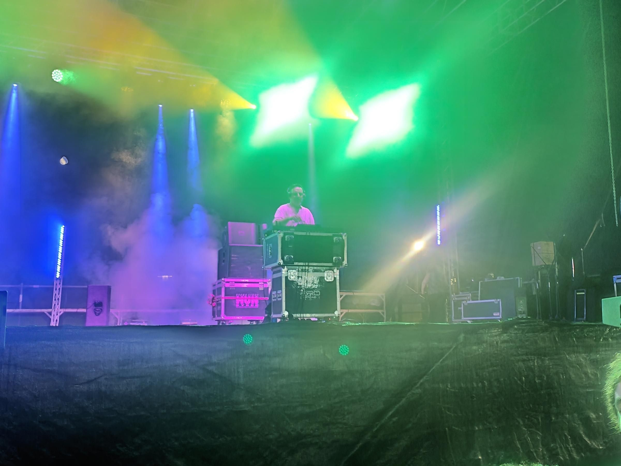 Dj Michi triunfa en el inicio de las Festas do Cristo de Cangas