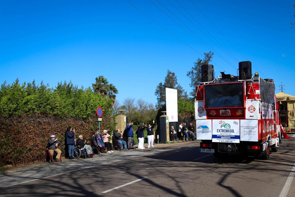 Los residentes de La Granadilla saludan a los artefactos