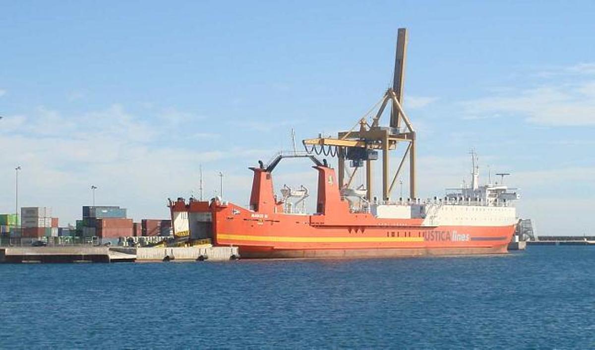 Imagen del buque "Marco M" que recaló por primera en Alicante el pasado viernes para iniciar la línea con Italia