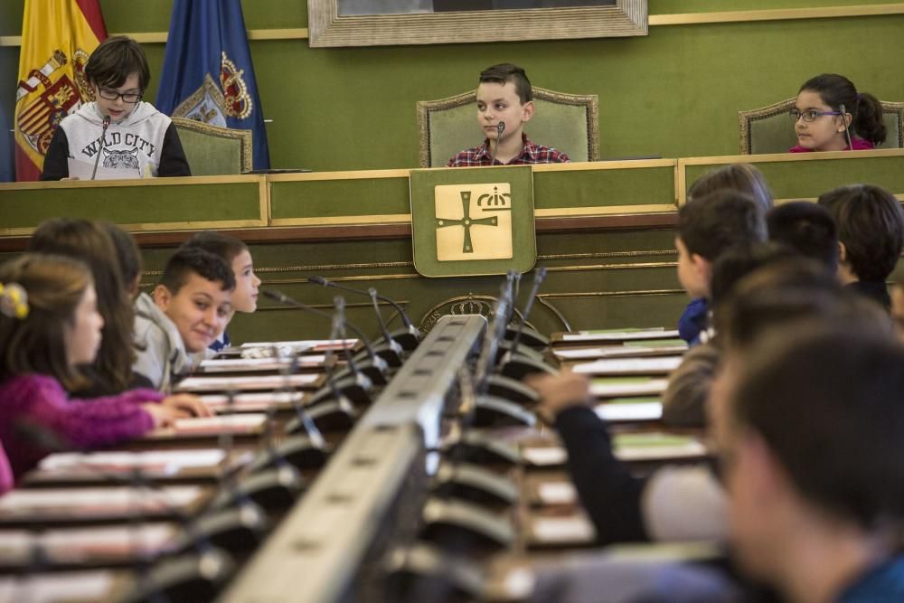 Pleno infantil en el Ayuntamiento de Oviedo