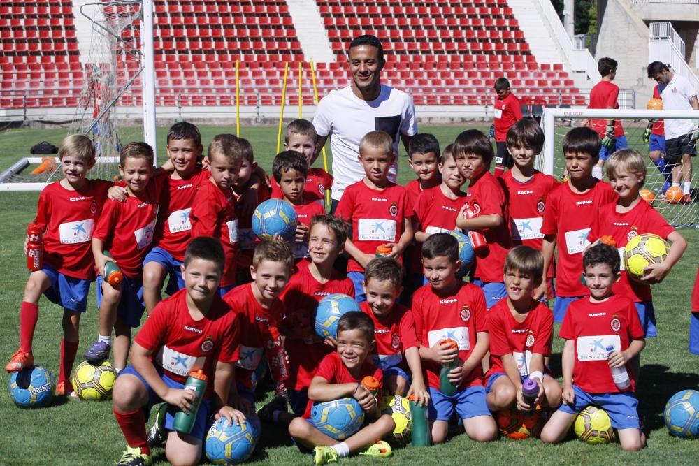 Thiago Alcántara visita el campus del Girona FC