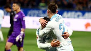 Cuenca y Rober celebran el 1-0 ante el Almería del sábado.