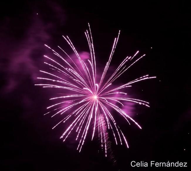 Espectáculo de fuegos artificiales tras el entierro de la sardina