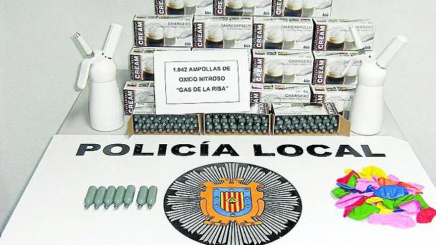 Óxido nitroso y material intervenido por la Policía.